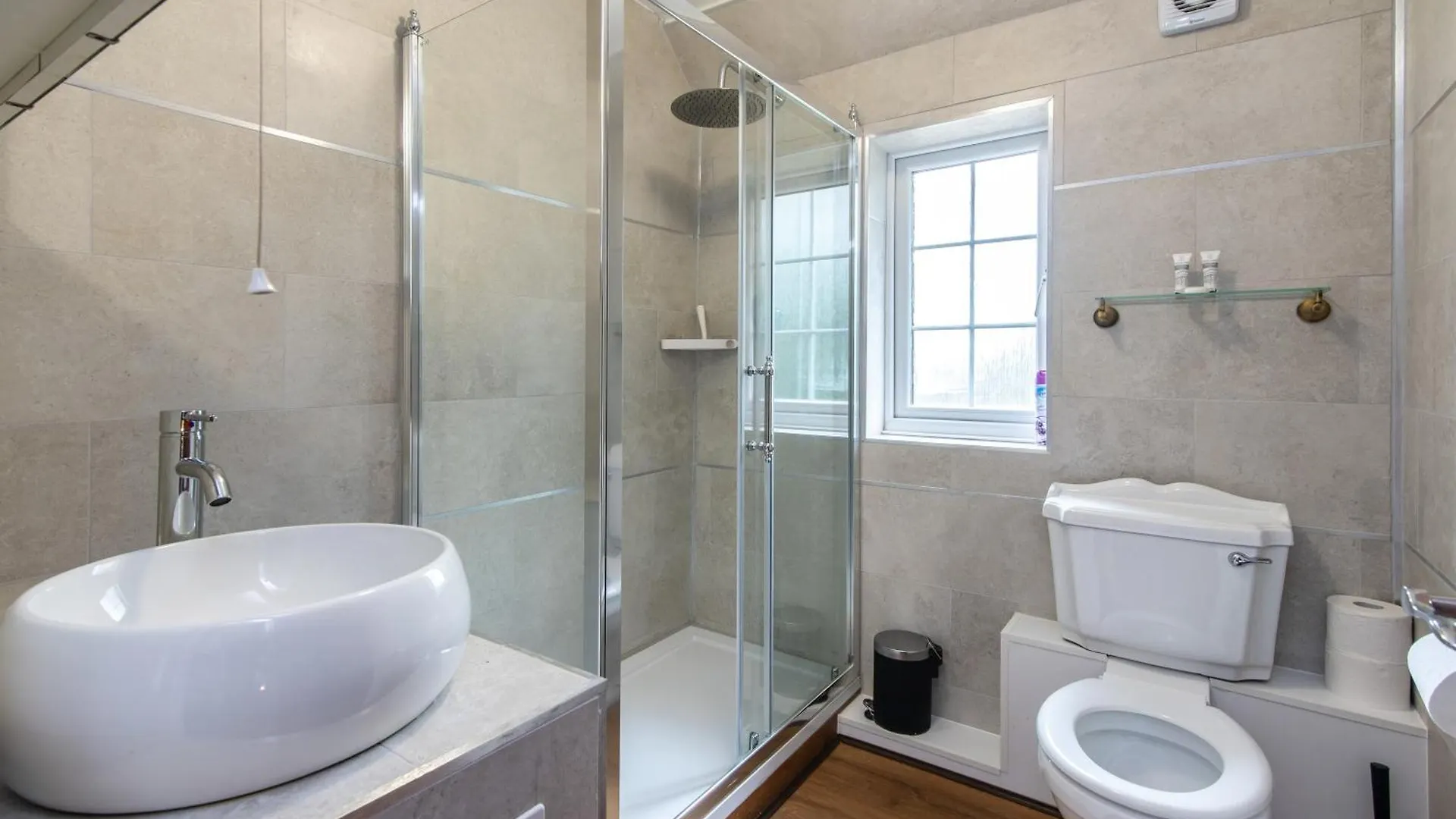 Charming 3-Bed Home In Nottingham - Prime Location Holiday home